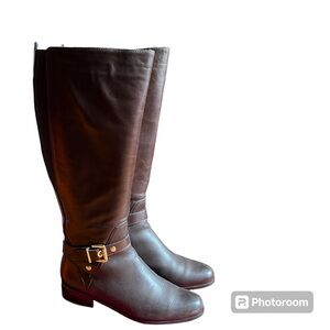👢VANELI: Women’s 7.5, brown riding boots w/zippers & buckle accent, preowned.